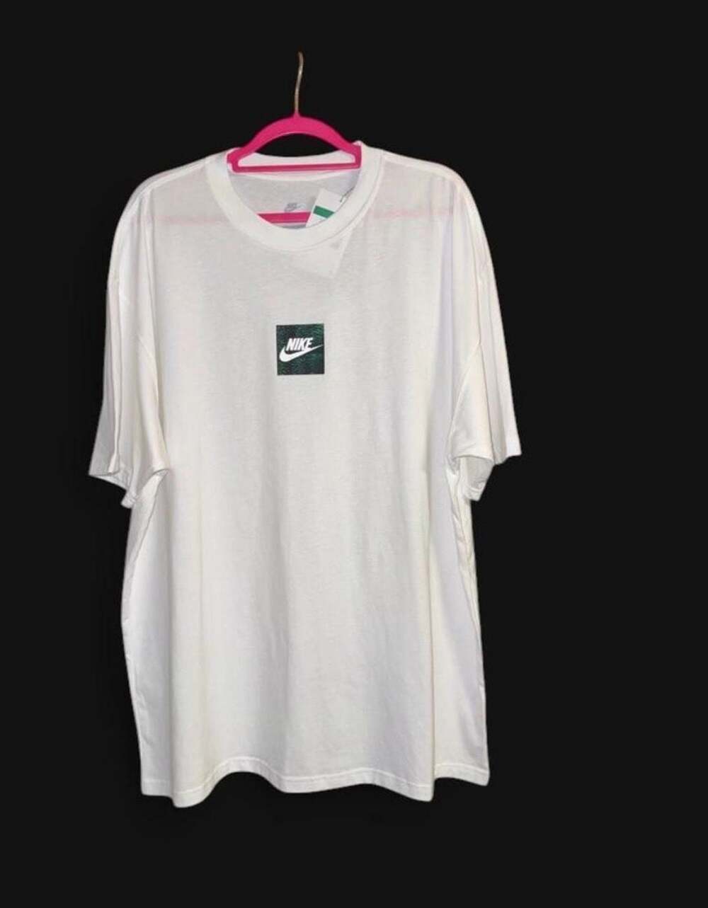 Nike The Nike Tee Loose Fit Graphic T-Shirt In White